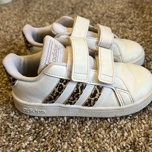 Girls size 8 Adidas Velcro sneaker with cheetah print stripes